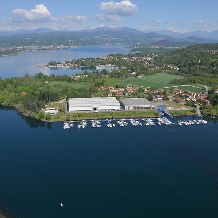 Houseboat Noemi Yacht Club Marina Di Verbella Hotel Lisanza Exterior foto