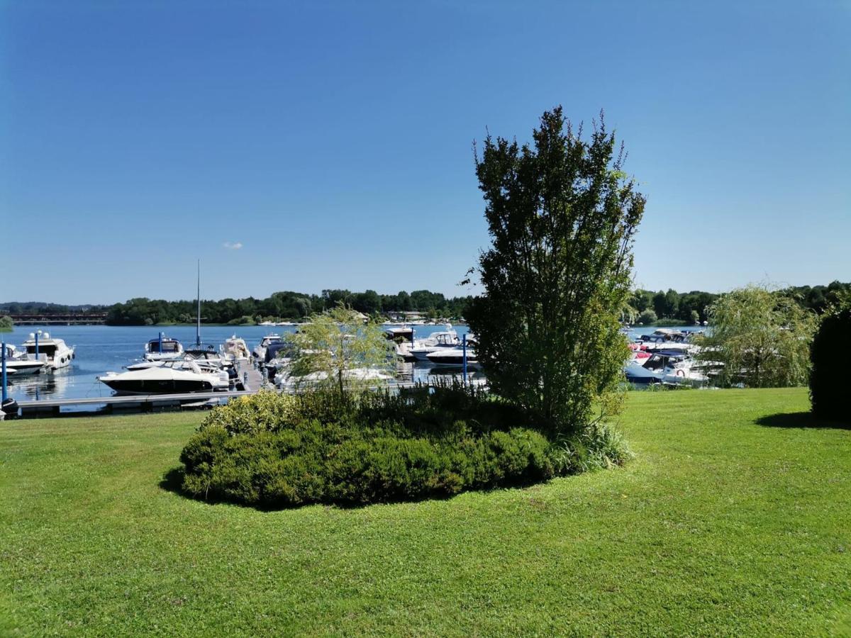 Houseboat Noemi Yacht Club Marina Di Verbella Hotel Lisanza Exterior foto