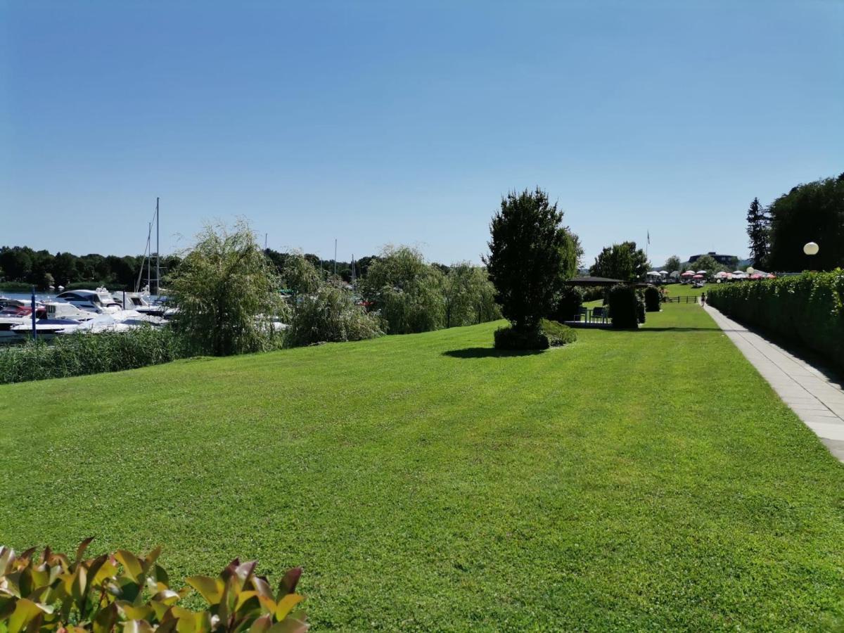 Houseboat Noemi Yacht Club Marina Di Verbella Hotel Lisanza Exterior foto