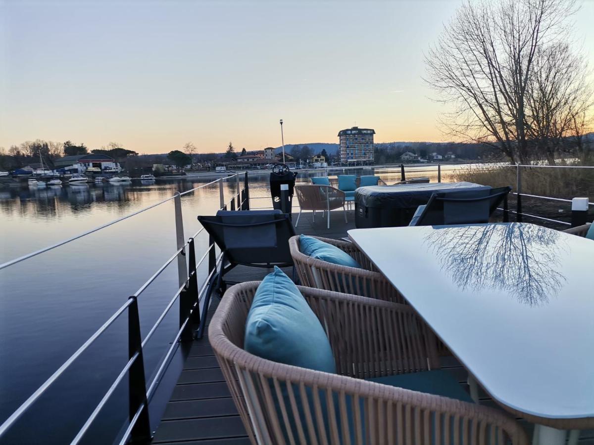 Houseboat Noemi Yacht Club Marina Di Verbella Hotel Lisanza Exterior foto